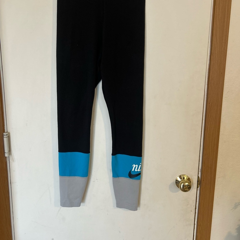 Nike Women Tight Fit Training Leggings, color block size small